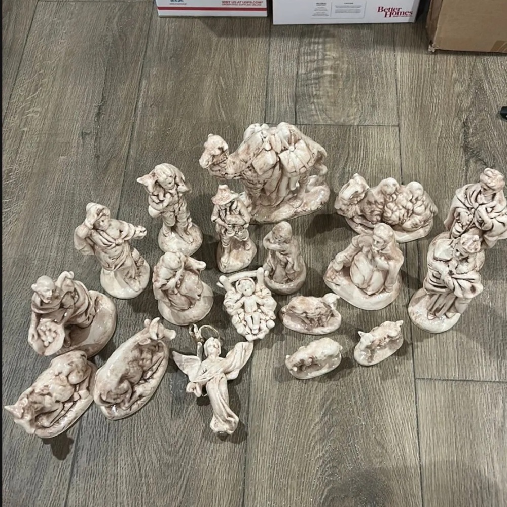 Vintage 18 piece Nativity